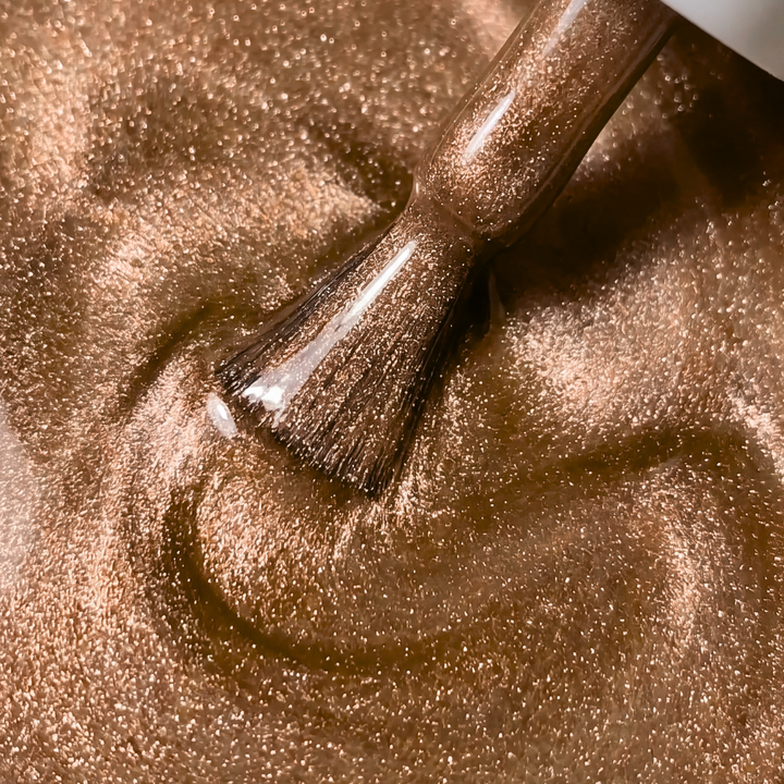 Tono caramelo dorado Caramel, esmalte Cat Eye de la colección Late October