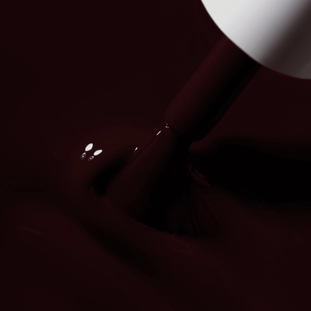 Textura del esmalte semipermanente Dark Romance, burdeos profundo de acabado brillante
