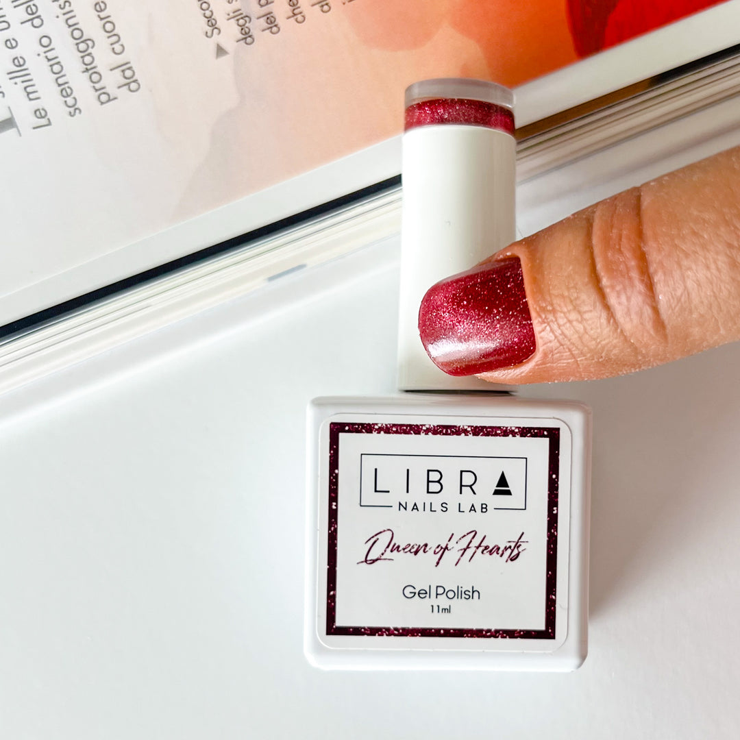 ''Queen of hearts'' - CAT EYE Gel Polish