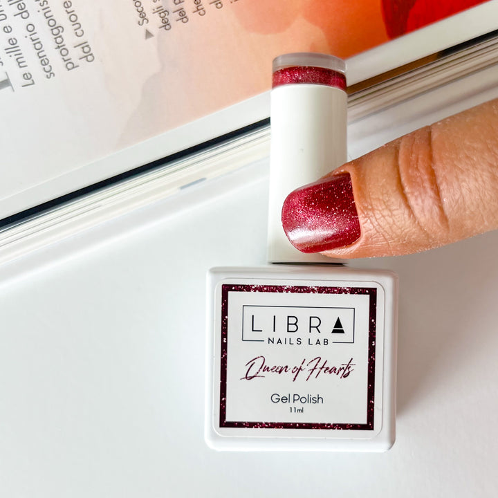 ''Queen of hearts'' - CAT EYE Gel Polish