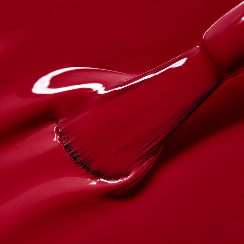 Textura del esmalte semipermanente Marsala, rojo vino profundo y brillante