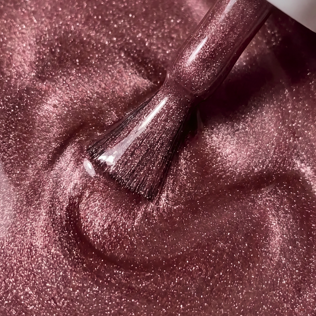 Tono rosa malva Pink Suede, esmalte Cat Eye de la colección Late October