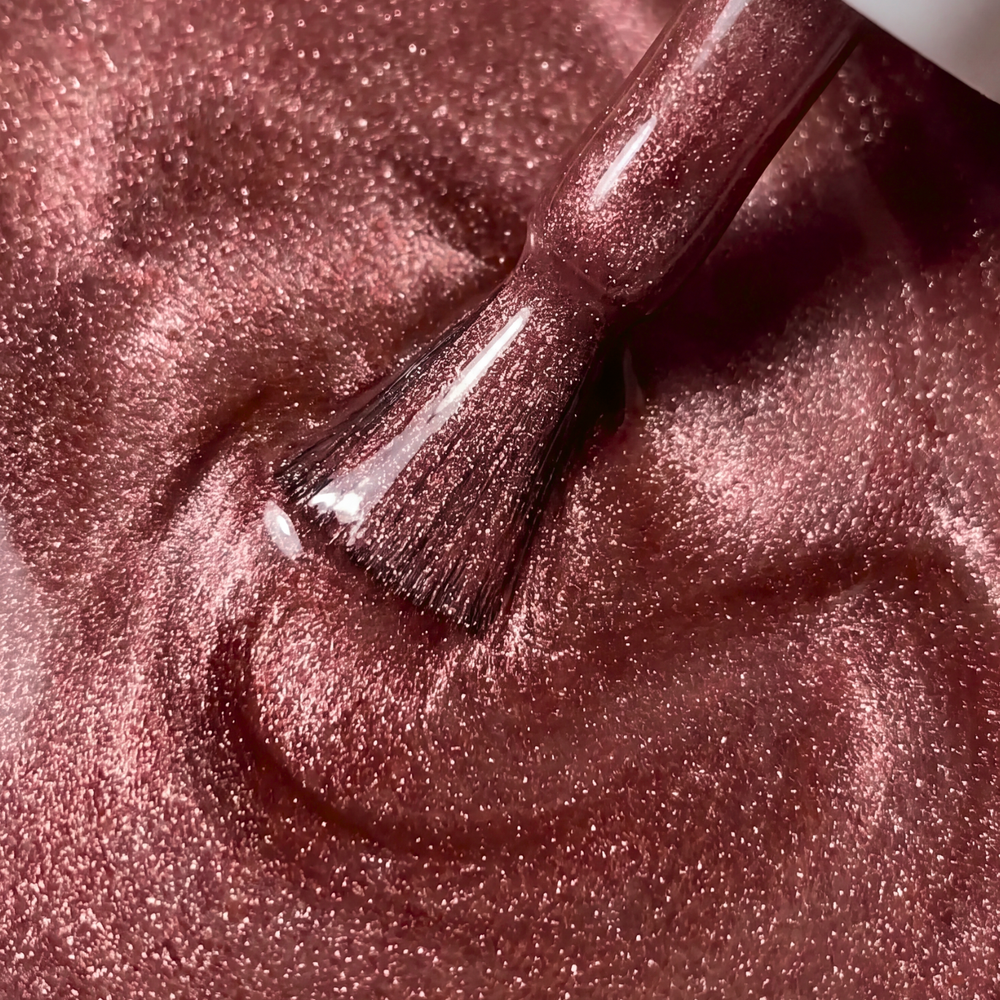 Tono rosa fresa Frappé, esmalte Cat Eye de la colección Late October